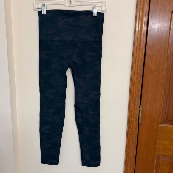 Spanx Black Camouflage Leggings - Picture 5 of 6
